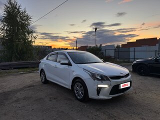 2019 Kia Rio IV, белый, 850000 рублей, вид 3