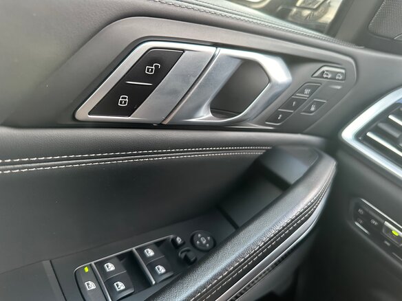 2021 BMW X6 40d III (G06), чёрный, 13500000 рублей - вид 16