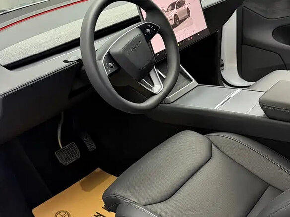 2026 Tesla Model Y L I Рестайлинг, белый - вид 4