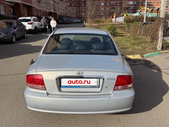 2010 Hyundai Sonata ТагАЗ IV (EF) Рестайлинг, серебристый, 770000 рублей - вид 4
