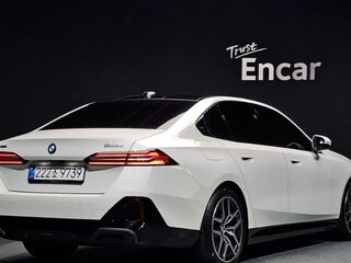 2026 BMW 5 серии 523d xDrive VIII (G60/G61/G68), белый, 7896147 рублей, вид 2