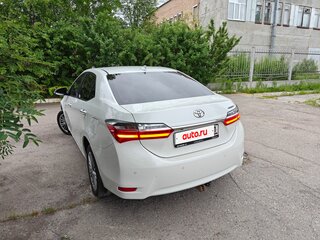 2018 Toyota Corolla XI (E160, E170, E180) Рестайлинг 1, белый, 2050000 рублей, вид 3