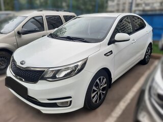 2017 Kia Rio III Рестайлинг, белый, 1100000 рублей, вид 3
