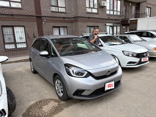 2020 Honda Fit IV, серебристый, 1500000 рублей, вид 3