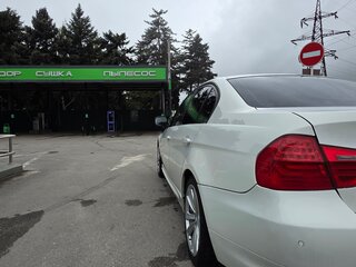 2009 BMW 3 серии 318i V (E90/E91/E92/E93) Рестайлинг, белый, 1000000 рублей, вид 3