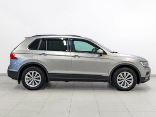 2020 Volkswagen Tiguan II, серебристый, 2500000 рублей, вид 4