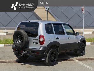 2018 Chevrolet Niva I Рестайлинг, серебристый, 687000 рублей, вид 2