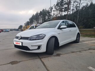 2018 Volkswagen e-Golf VII Рестайлинг, белый, 1100000 рублей, вид 1
