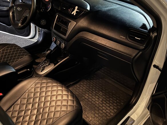 2015 Kia Rio III Рестайлинг, белый, 930000 рублей - вид 6