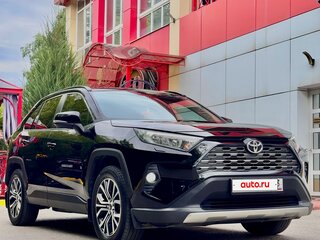 2020 Toyota RAV4 V (XA50), чёрный, 2850000 рублей, вид 3