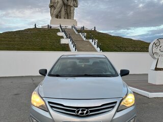 2014 Hyundai Solaris I Рестайлинг, серебристый, 590000 рублей, вид 1