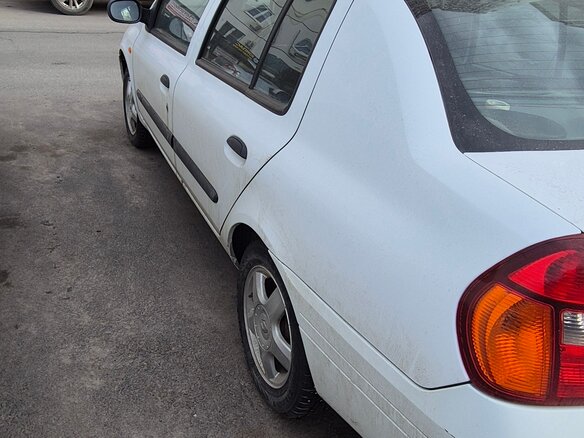 2001 Renault Clio II, белый, 240000 рублей - вид 3