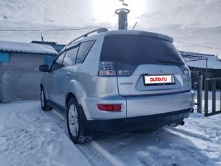 2010 Mitsubishi Outlander II Рестайлинг, серебристый, 1575000 рублей, вид 3