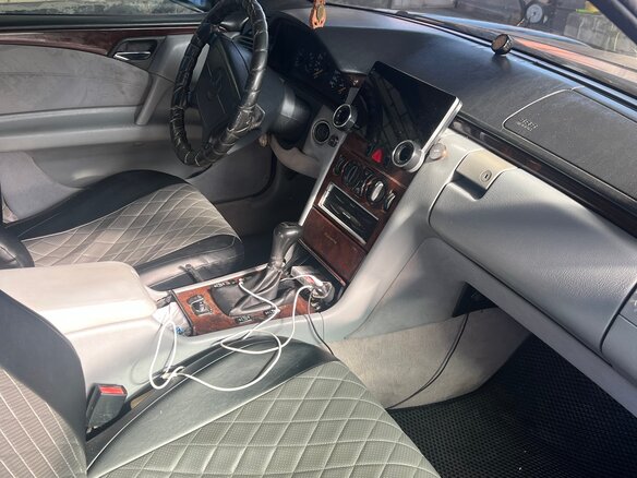 1997 Mercedes-Benz E-Класс 200 II (W210, S210), чёрный, 400000 рублей - вид 5