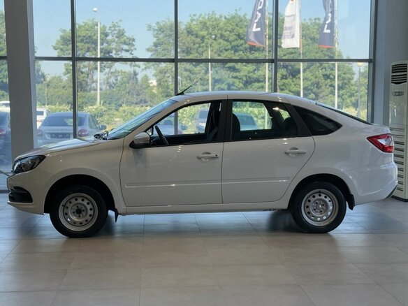 2026 Lada (ВАЗ) Granta I Рестайлинг, белый - вид 1