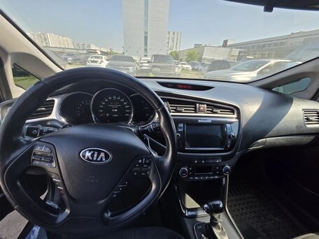 2018 Kia Ceed II Рестайлинг, чёрный, 930000 рублей, вид 4