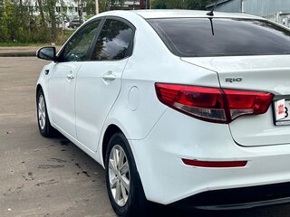 2015 Kia Rio III Рестайлинг, белый, 1000000 рублей, вид 3