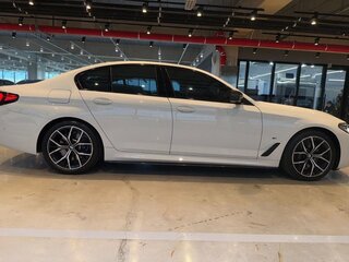 2020 BMW 5 серии 530i xDrive VII (G30/G31/G38) Рестайлинг, белый, 4500000 рублей, вид 4