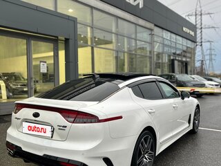 2021 Kia Stinger I Рестайлинг, белый, 3550000 рублей, вид 3