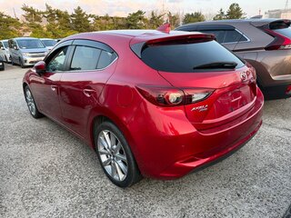 2017 Mazda Axela III Рестайлинг, красный, 1020007 рублей, вид 3