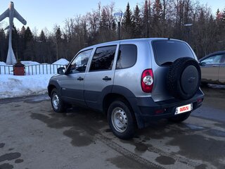 2014 Chevrolet Niva I Рестайлинг, серебристый, 500000 рублей, вид 3