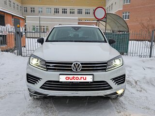 2017 Volkswagen Touareg II Рестайлинг, белый, 3900000 рублей, вид 2