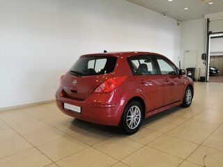 2011 Nissan Tiida I Рестайлинг, красный, 585150 рублей, вид 2