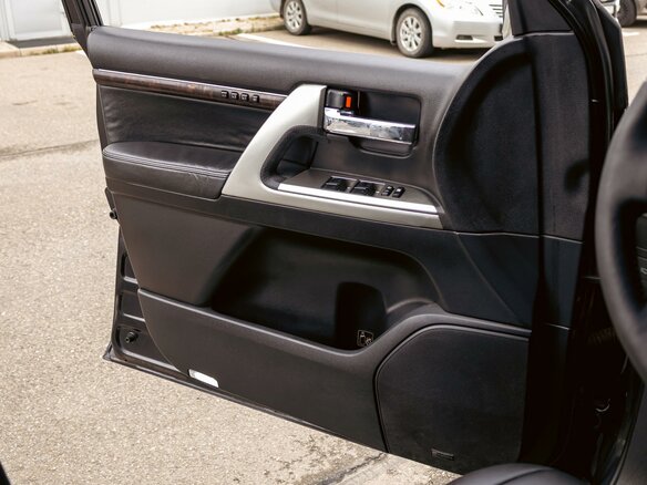 2012 Toyota Land Cruiser 200 Series, чёрный - вид 11
