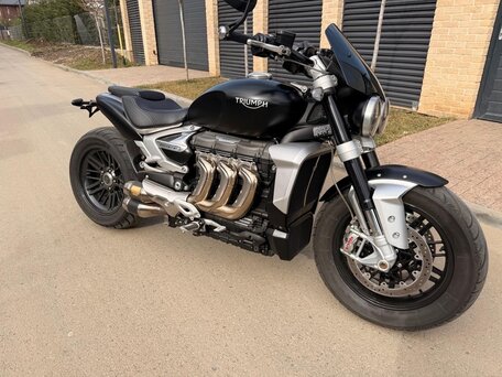 2021 Triumph Rocket 3, чёрный, 1550000 рублей, вид 3