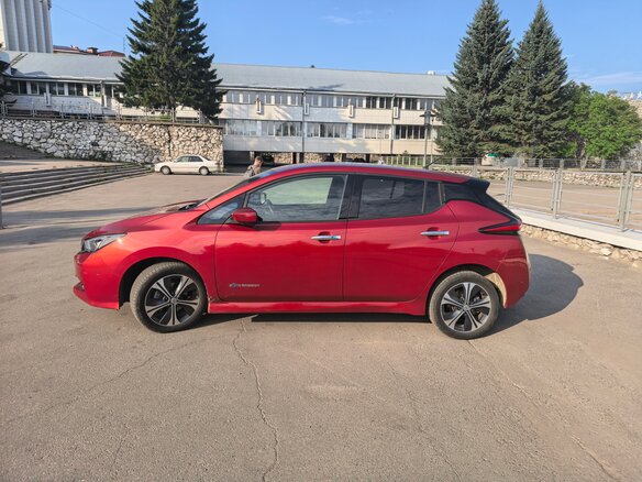 2018 Nissan Leaf II (ZE1), красный, 1830000 рублей - вид 7