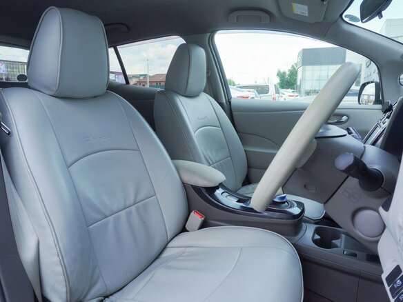 2011 Nissan Leaf (EM61) I (ZE0/AZE0), белый, 570000 рублей - вид 9
