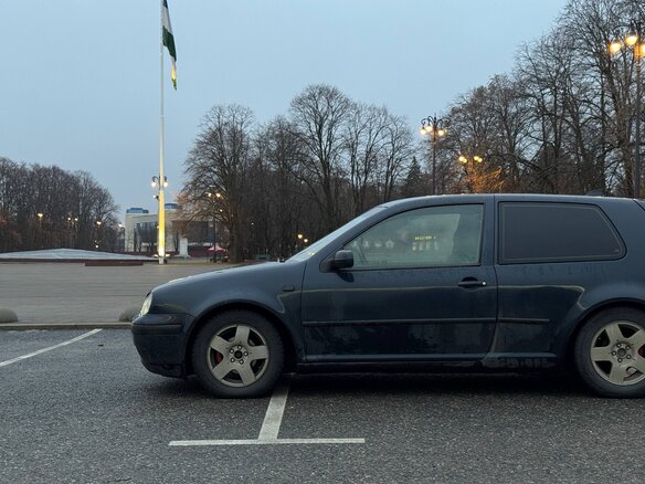 2001 Volkswagen Golf IV, синий, 450000 рублей - вид 4