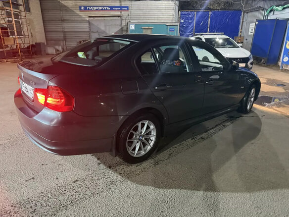 2011 BMW 3 серии 318i V (E90/E91/E92/E93) Рестайлинг, серый, 915000 рублей - вид 3