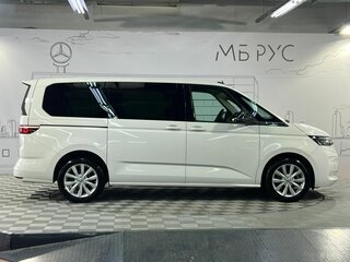 2022 Volkswagen Multivan T7, белый, 5990000 рублей, вид 4