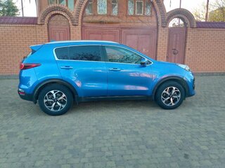 2018 Kia Sportage IV Рестайлинг, синий, 1700000 рублей, вид 3
