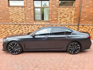 2019 BMW 7 серии 730d xDrive VI (G11/G12) Рестайлинг, чёрный, 5500000 рублей, вид 4