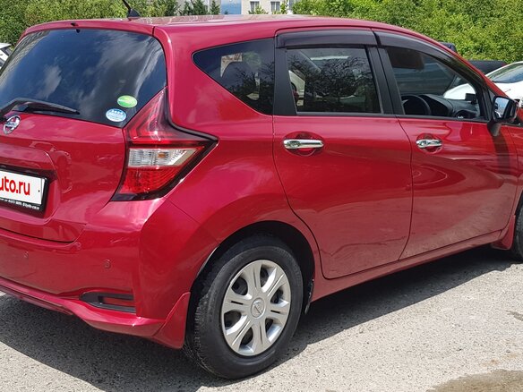 2020 Nissan Note II Рестайлинг, красный, 1300000 рублей - вид 3