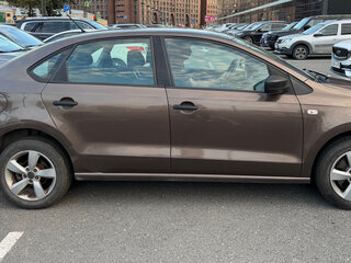 2016 Volkswagen Polo V Рестайлинг, коричневый, 980000 рублей, вид 4