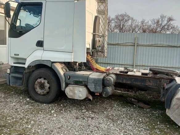 2005 Renault Premium, белый, 1800000 рублей