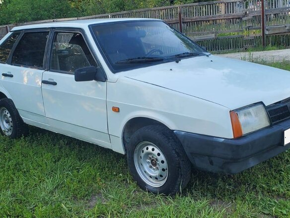 1999 Lada (ВАЗ) 2109, белый, 160000 рублей - вид 1
