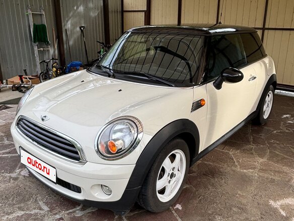 2010 Mini Hatch One II (R56) Рестайлинг, белый, 950000 рублей