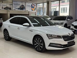 2024 Skoda Superb IV, белый, 4028421 рублей, вид 3