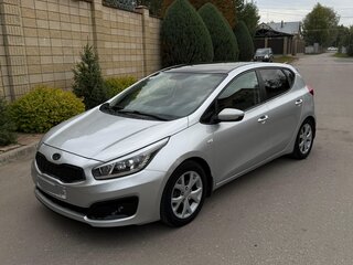 2016 Kia Ceed II Рестайлинг, серебристый, 860000 рублей, вид 1