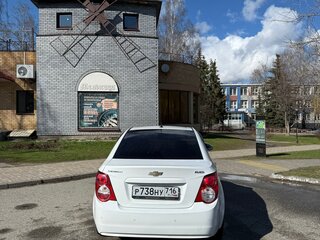 2014 Chevrolet Aveo II, белый, 700000 рублей, вид 3