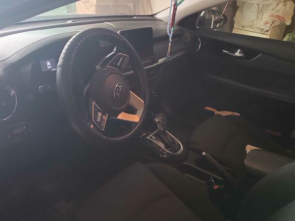 2018 Kia Cerato IV, серый, 1550000 рублей - вид 4