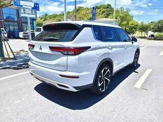 2022 Mitsubishi Outlander IV, белый, 3700000 рублей, вид 5