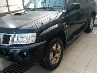 2006 Nissan Patrol V (Y61) Рестайлинг, чёрный, 1500000 рублей, вид 1