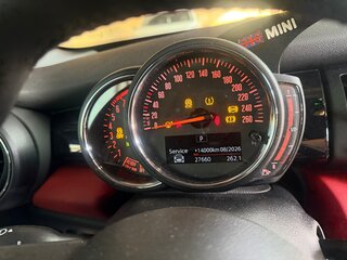 2020 Mini Hatch Cooper III (F55/F56) Рестайлинг, красный, 2150000 рублей, вид 3