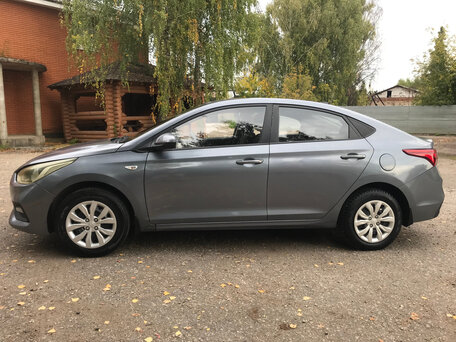 2017 Hyundai Solaris II, серый, 749000 рублей, вид 5