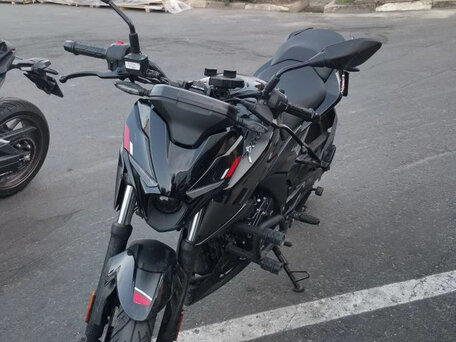 2023 Bajaj Pulsar N250, чёрный, 265000 рублей, вид 3